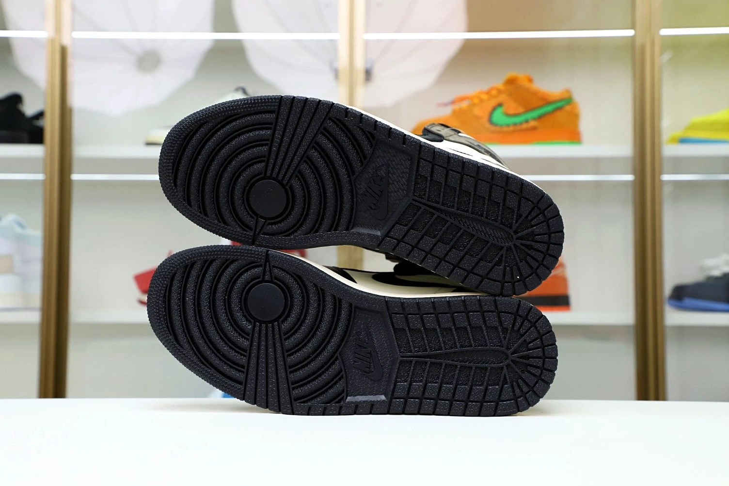 MOCHA' AIR 1 JORDAN OG HIGH RETRO 'DARK 0814